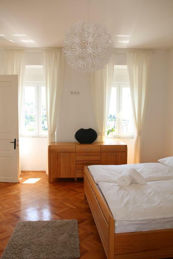 Central House Nona Crikvenica Exteriör bild